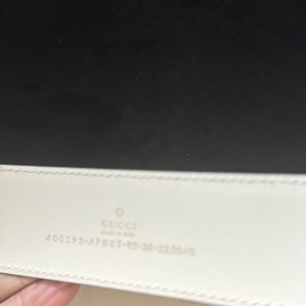 Gucci Cream Leather Belt with Gold Buckle. This belt is 🔥like new. - Picture 5 of 6
